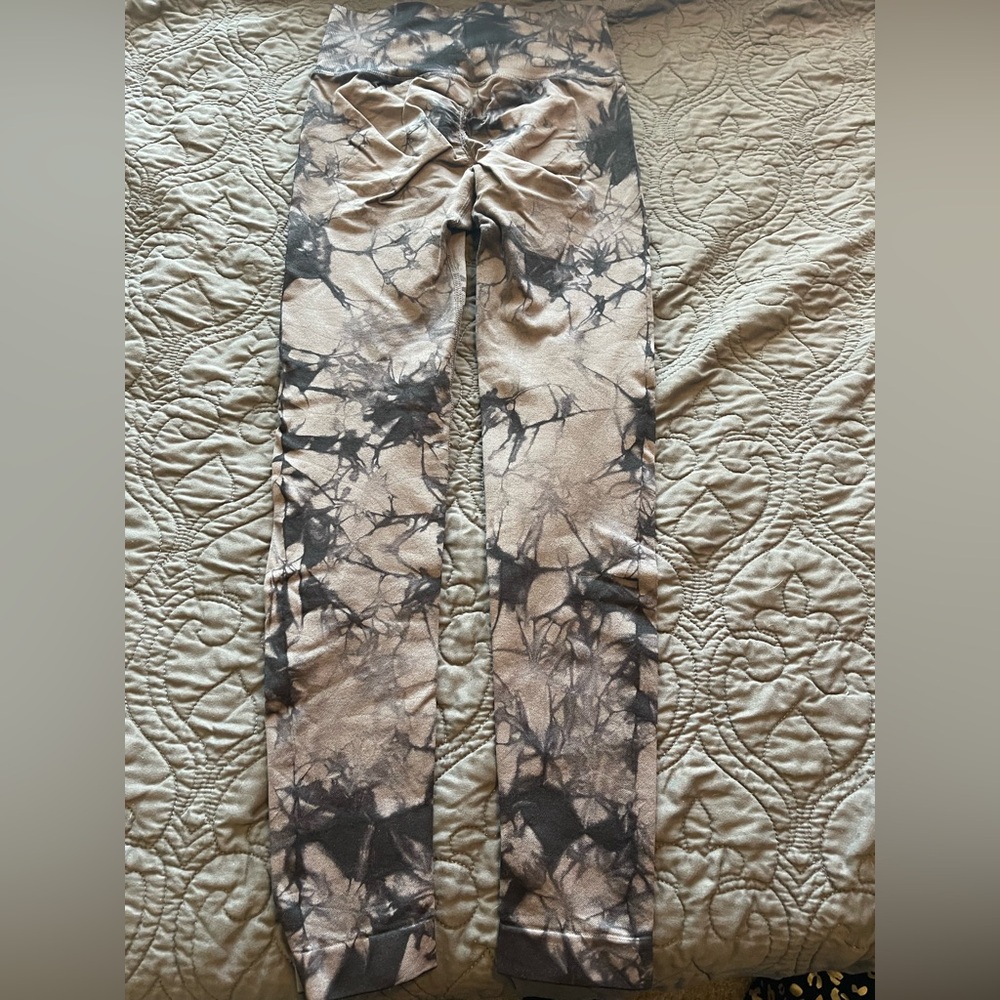 BETTER BODIES Black and Tan Leggings